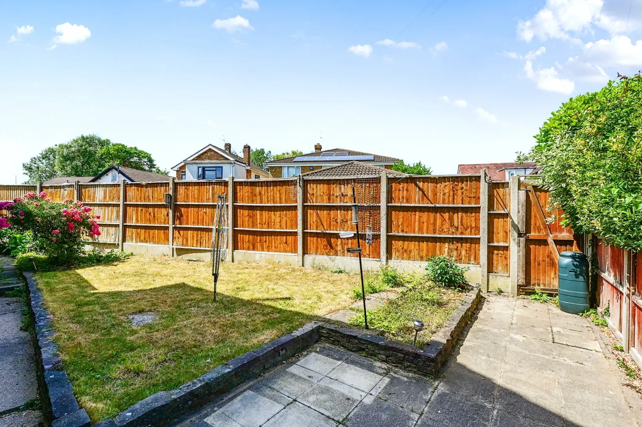Riverside Close, Staines, TW18, photo 9