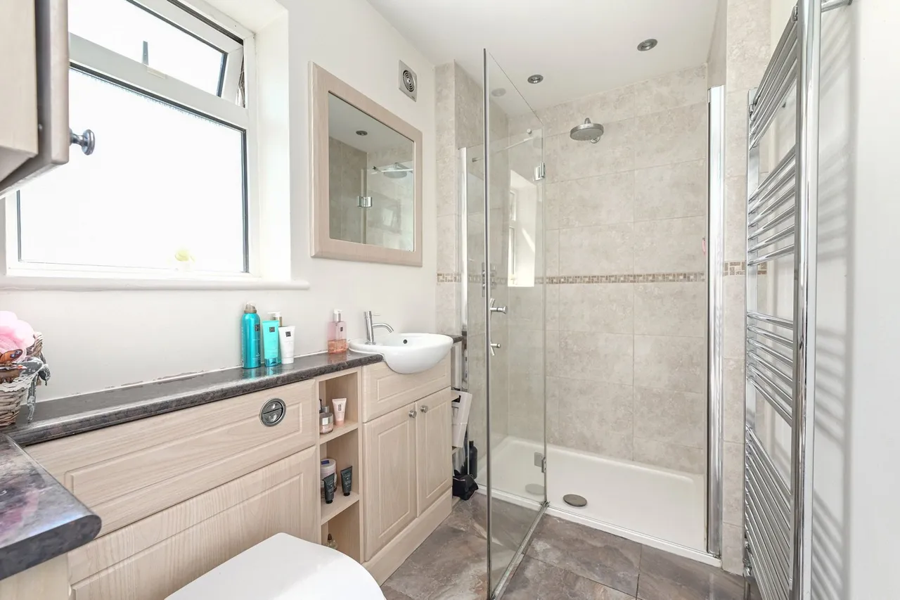Riverside Close, Staines, TW18, photo 14