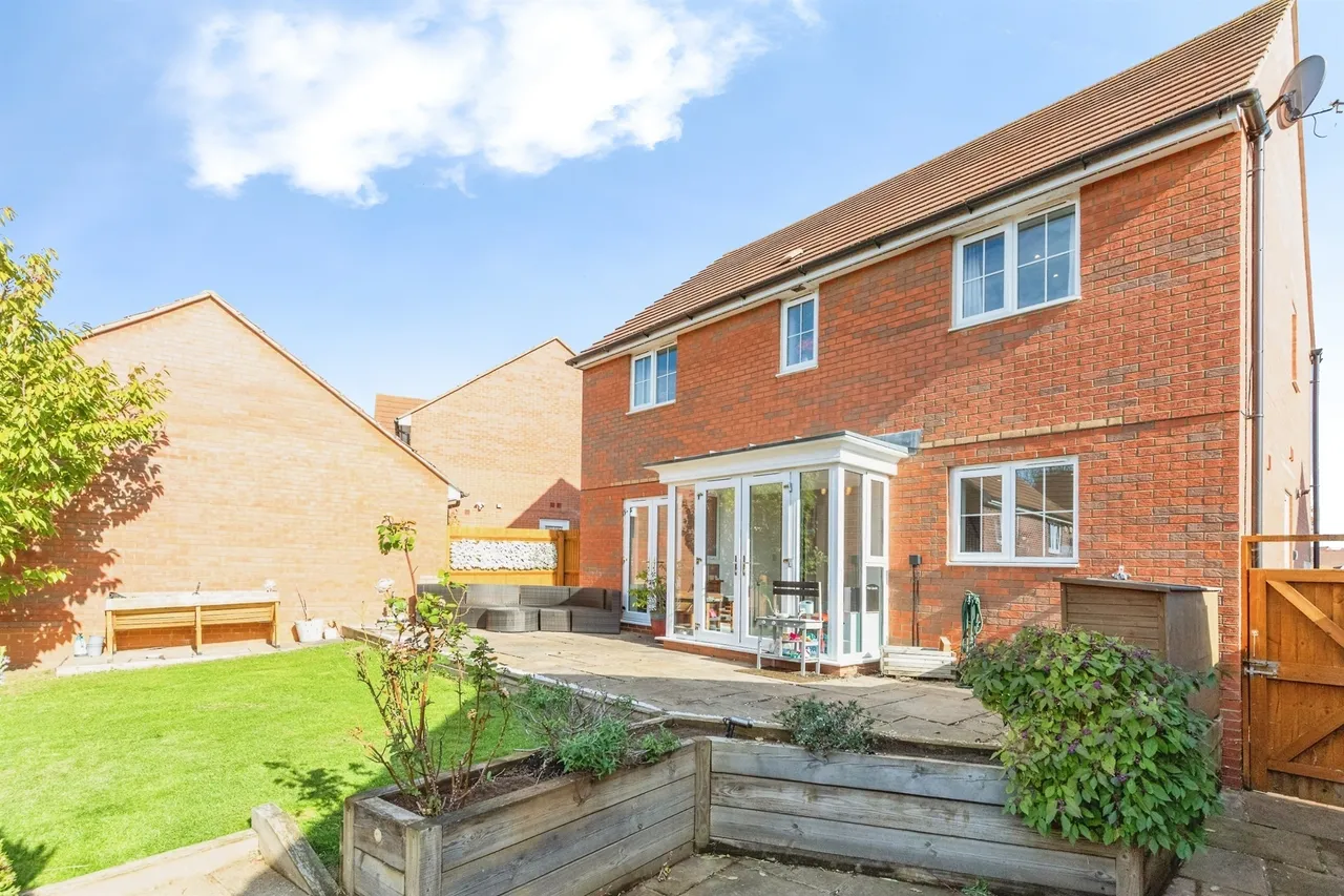 Aintree Road, Corby, NN18, photo 12