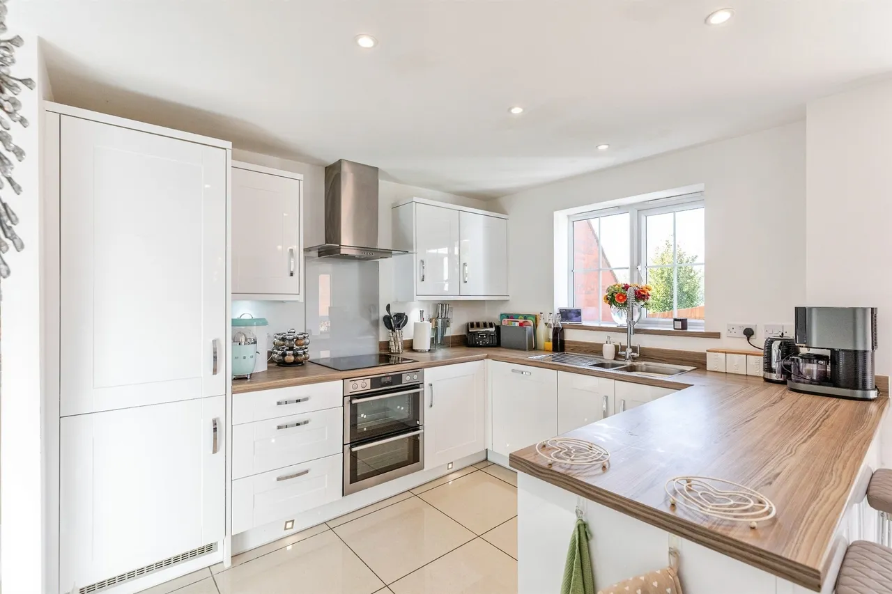 Aintree Road, Corby, NN18, photo 3