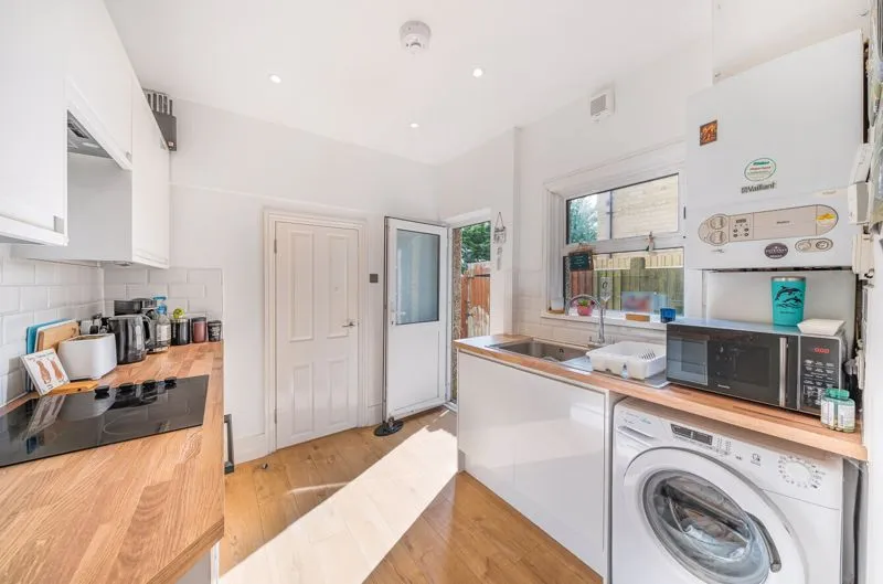 Little Roke Avenue, Kenley CR8 5NG, photo 4