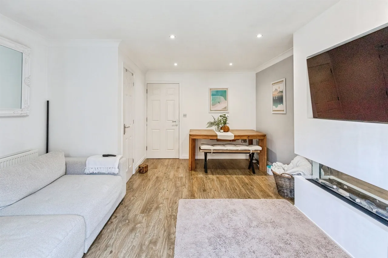 School Lane, Higham Ferrers, NN10, photo 5