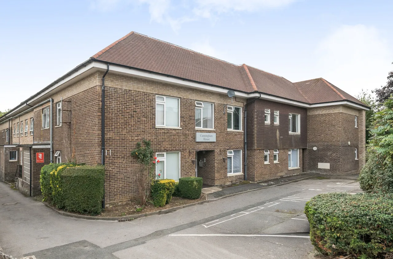 2 bed flat for sale, Claylands Road, Bishops Waltham, SO32