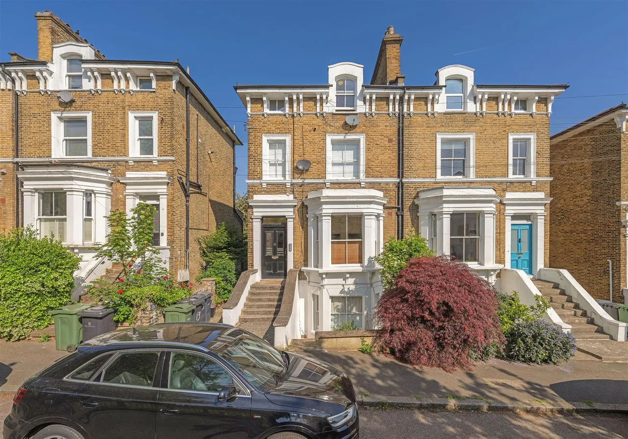 2 bed property for sale, Bloom Grove, London