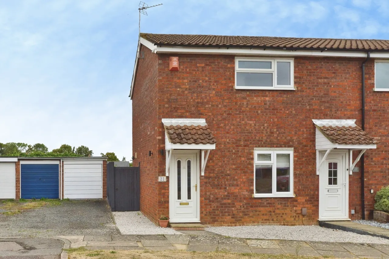 2 bed house for sale — Hale Avenue, Stony Stratford, Milton Keynes, Buckinghamshire, MK11