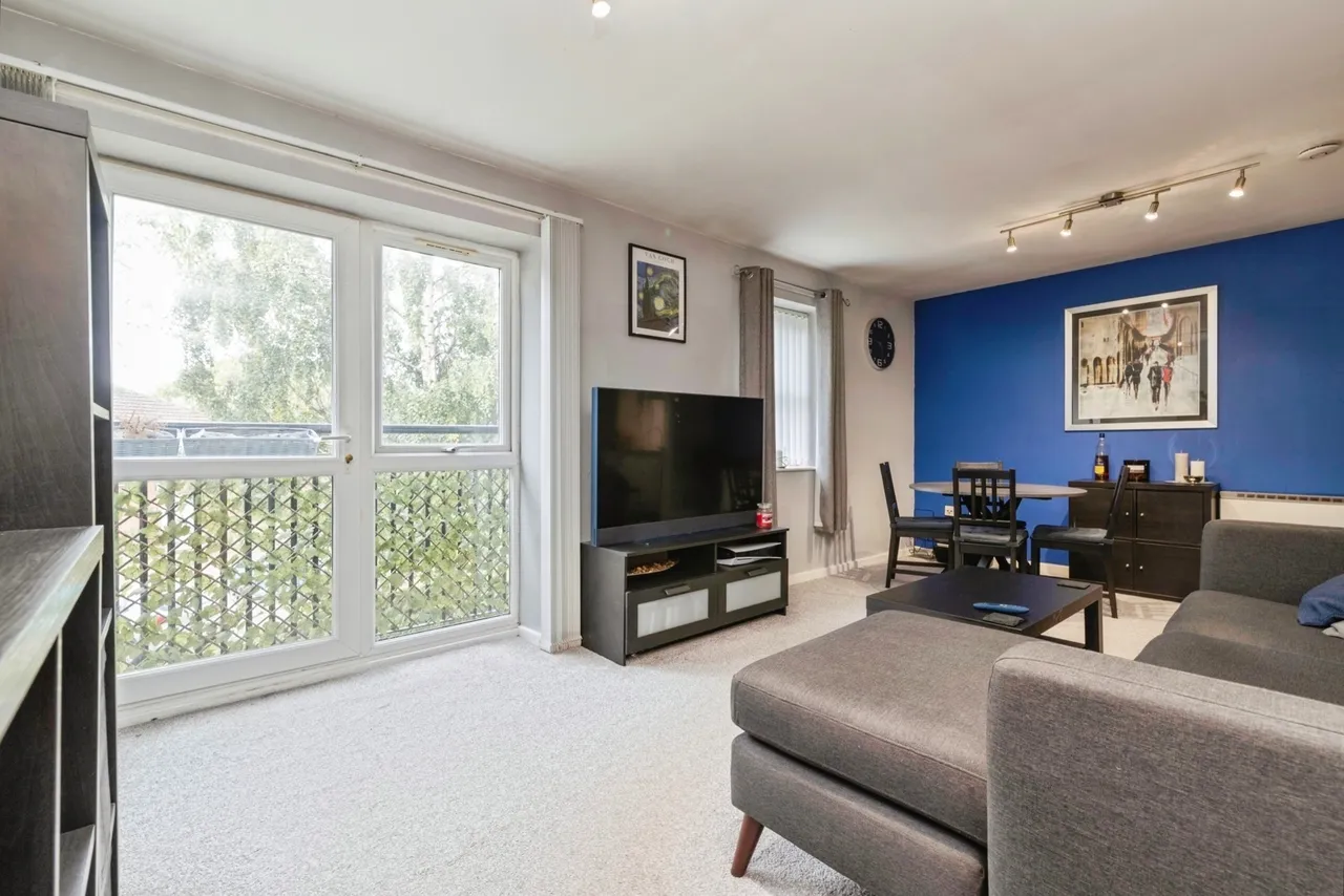 Cheltenham Court, Middleton St. George, DL2, photo 3