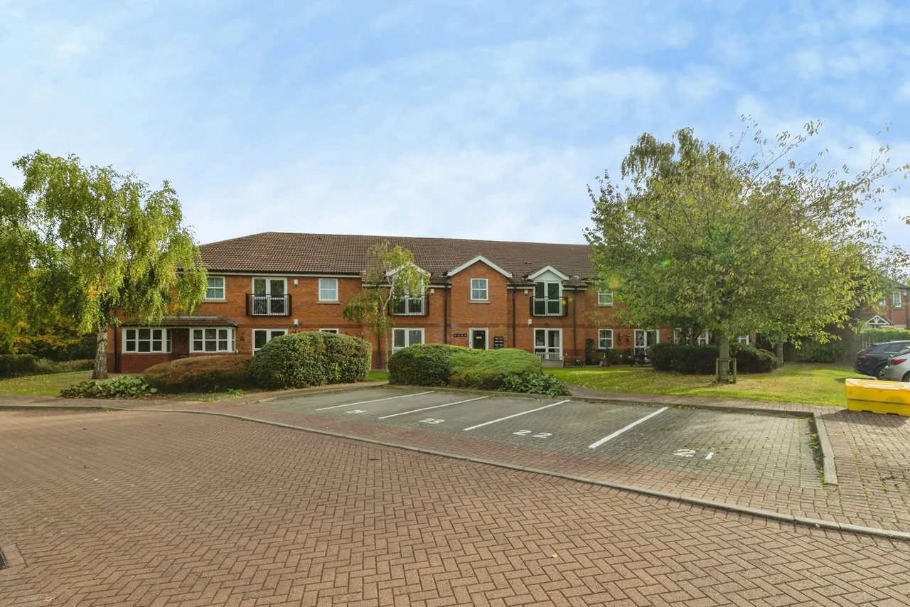Cheltenham Court, Middleton St. George, DL2, photo 2