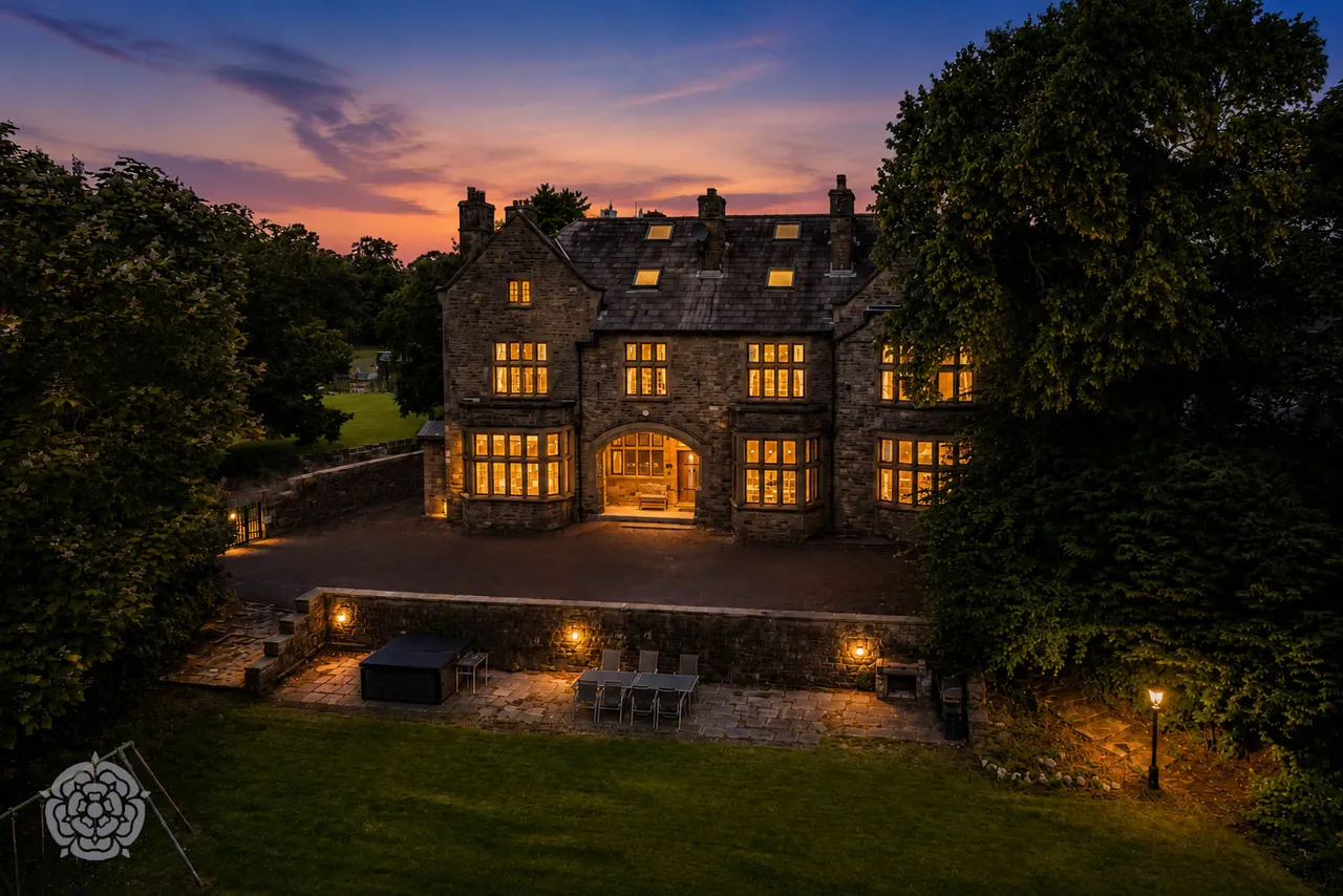 10 bed house for sale — Belmont Road, Bolton, BL1 7DX