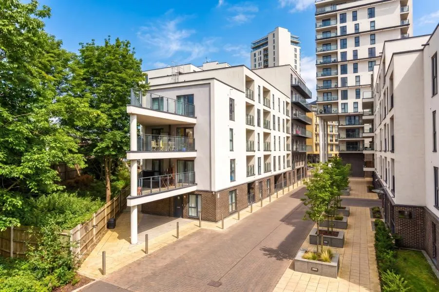 2 bed flat to rent, Nankeville Court, GU22