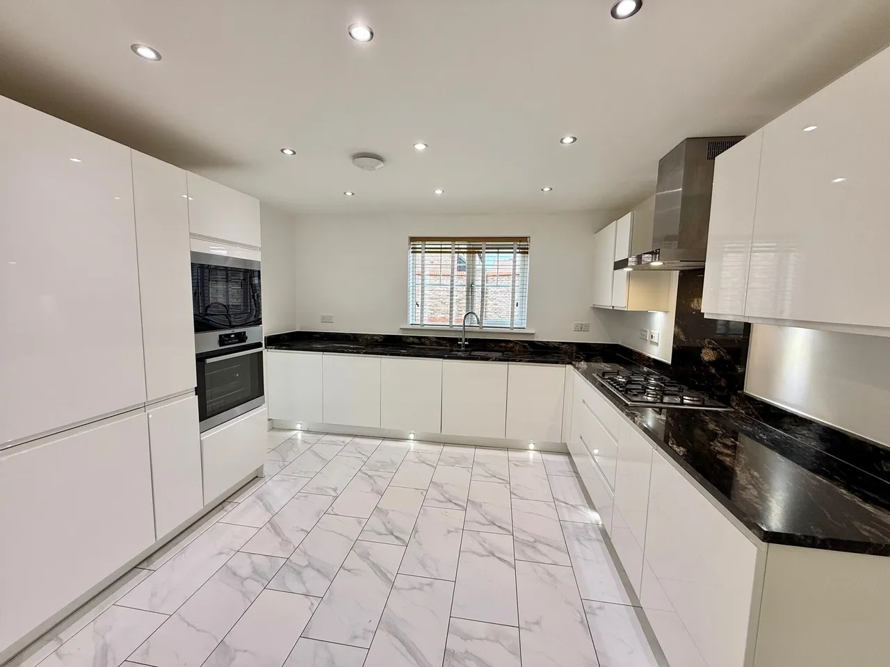 Grimshaw Close, Wilmslow, SK9, photo 3
