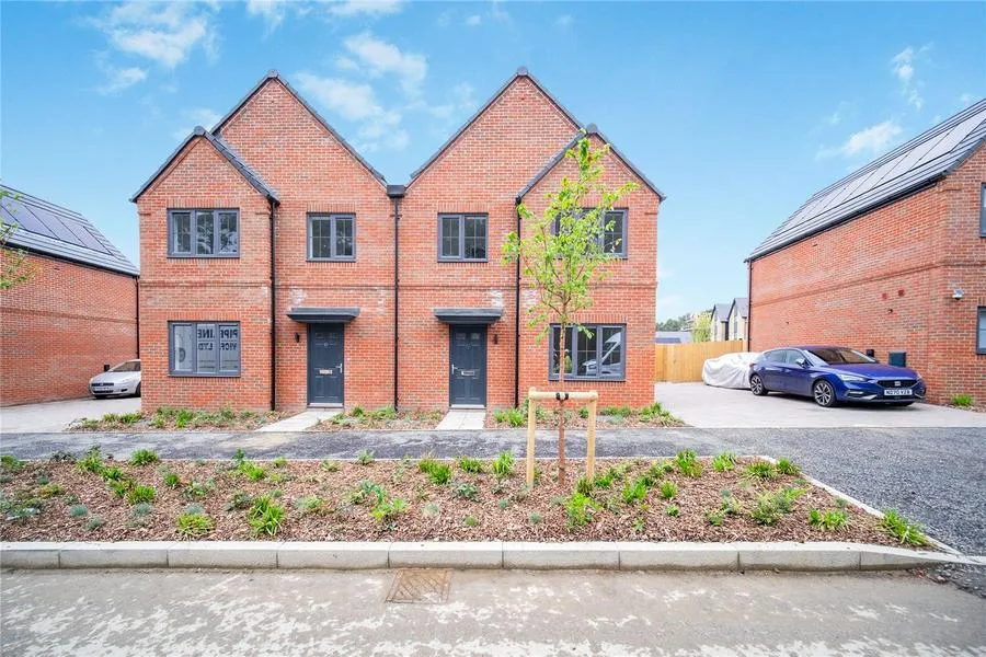 3 bed house to rent, Hailwood Avenue, Crowthorne, RG45