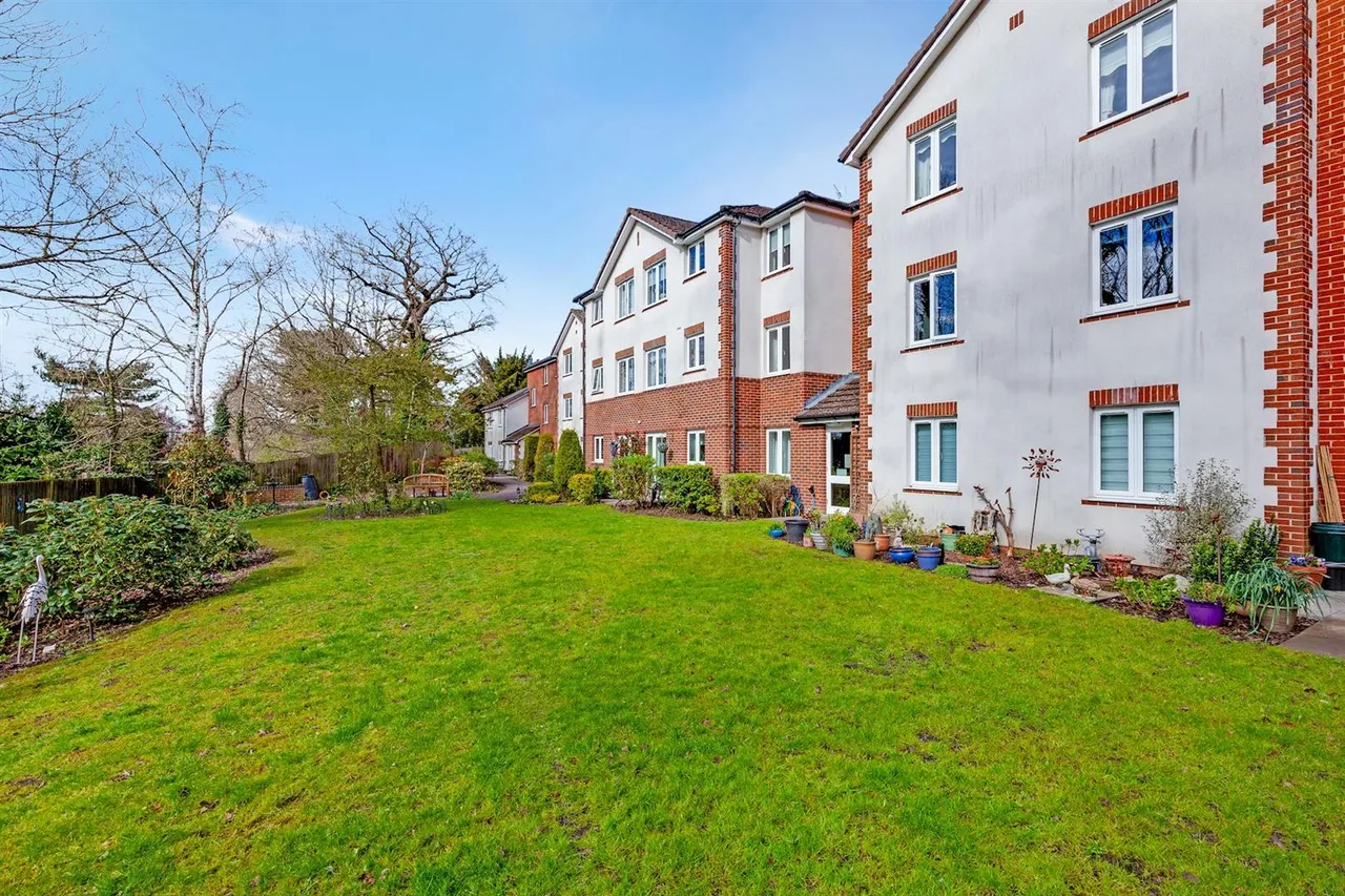 Junction Road, Warley, CM14, photo 6