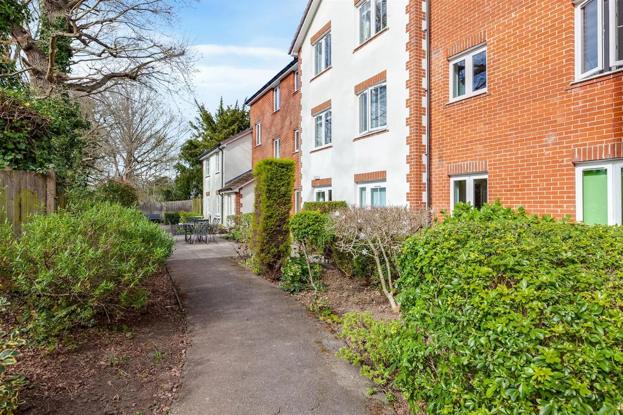 Junction Road, Warley, CM14, photo 13