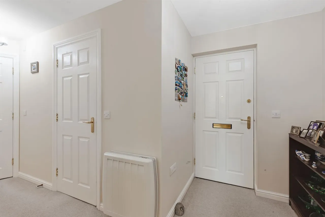 Junction Road, Warley, CM14, photo 11