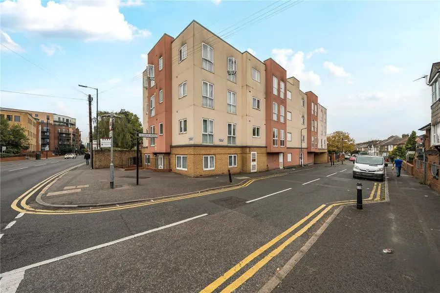 2 bed flat for sale, Stoke Road, Slough, SL2