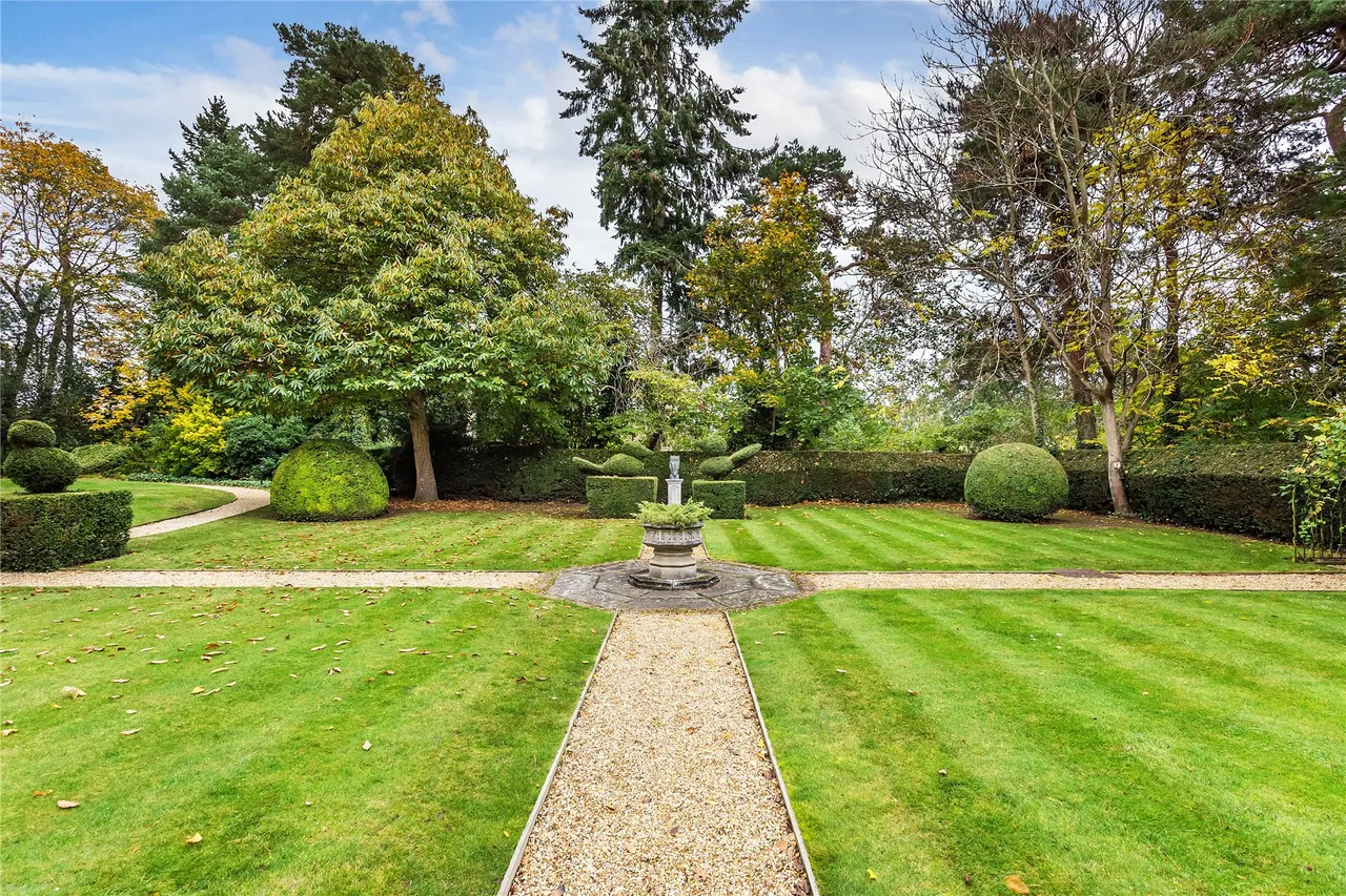 Oldfield Wood, Maybury Hill, GU22, photo 24