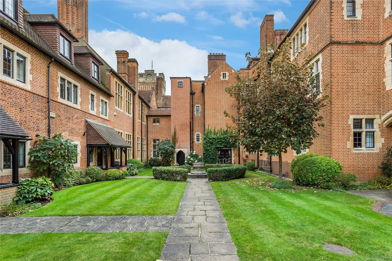 Oldfield Wood, Maybury Hill, GU22, photo 28