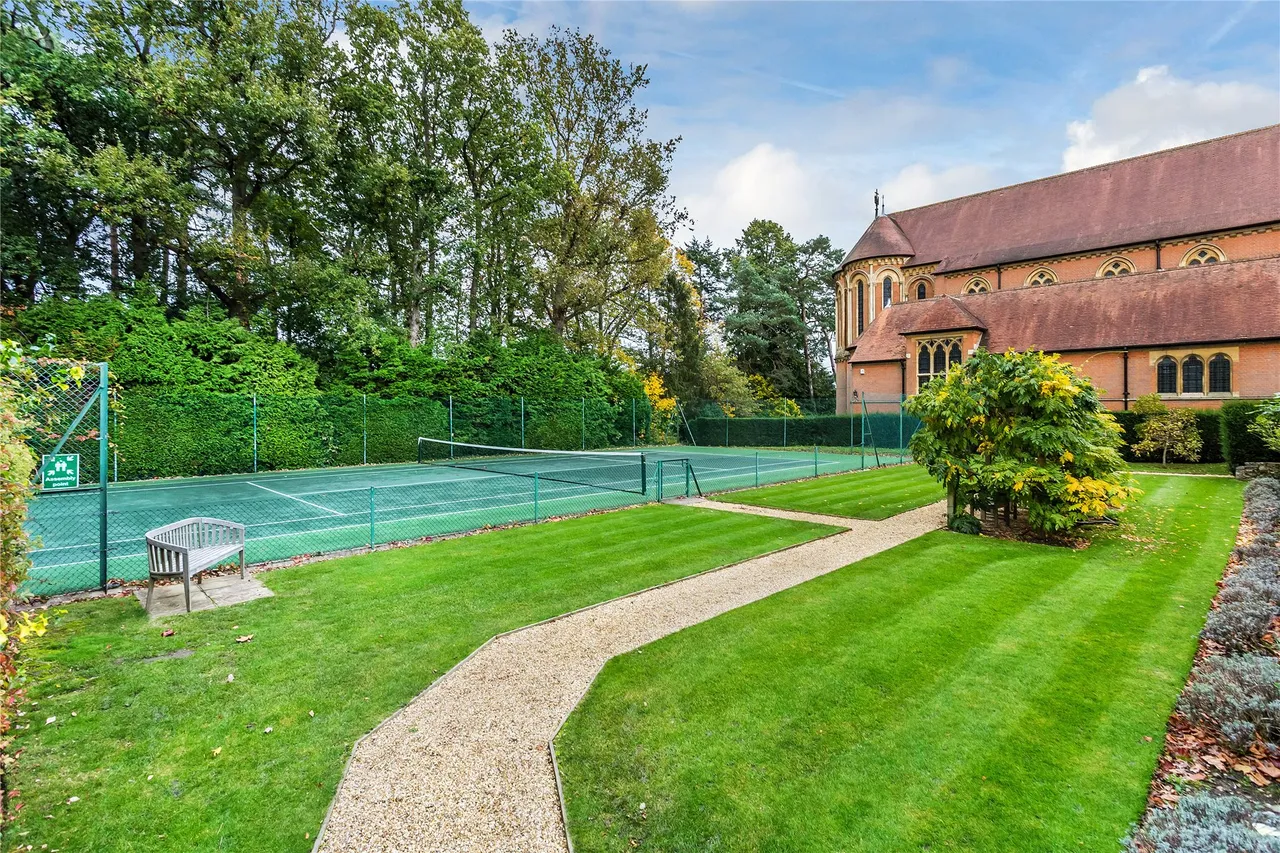 Oldfield Wood, Maybury Hill, GU22, photo 25