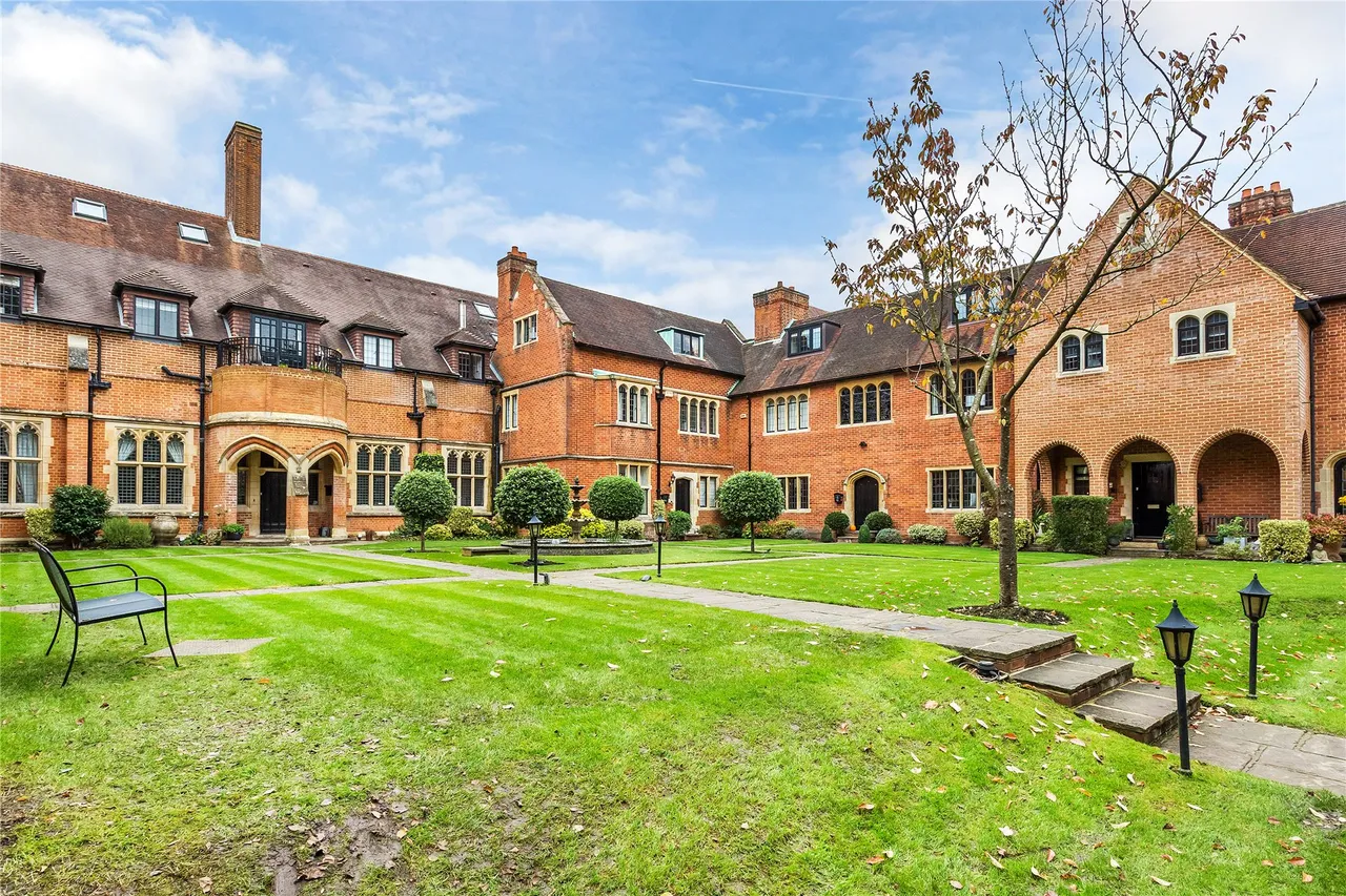 Oldfield Wood, Maybury Hill, GU22, photo 27