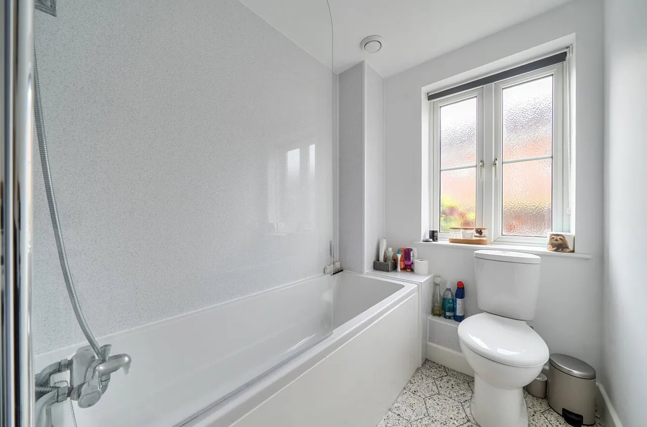 Bastins Close, Park Gate, SO31, photo 8