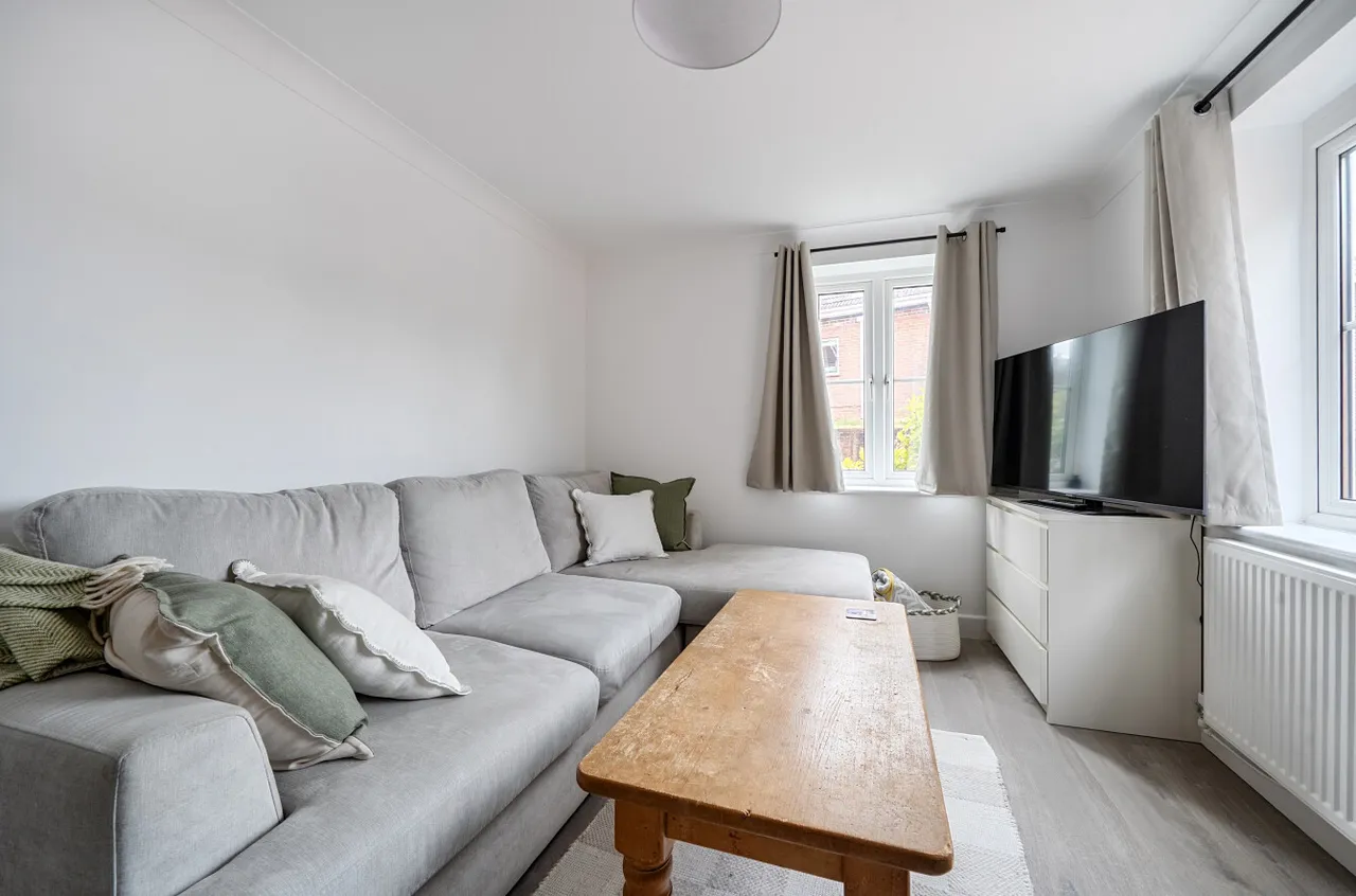 Bastins Close, Park Gate, SO31, photo 5