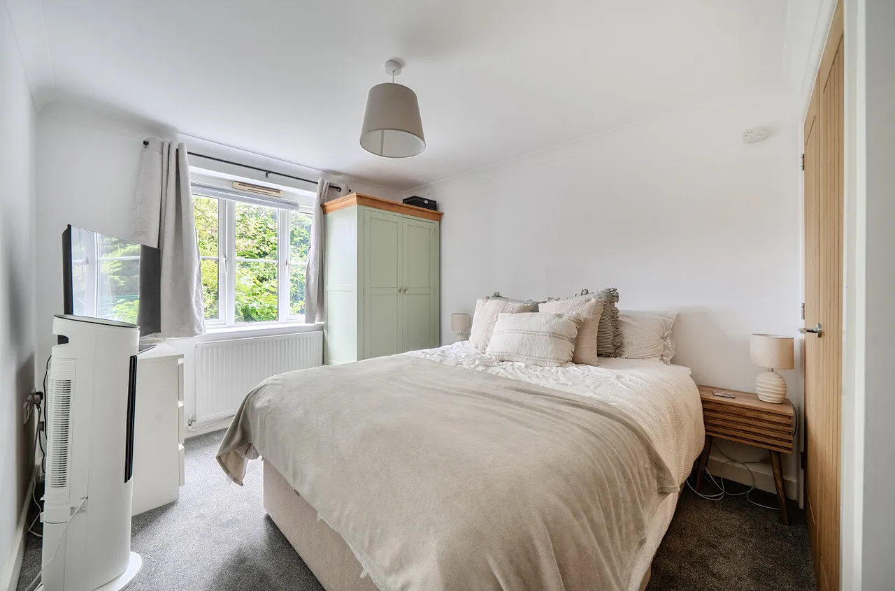 Bastins Close, Park Gate, SO31, photo 6