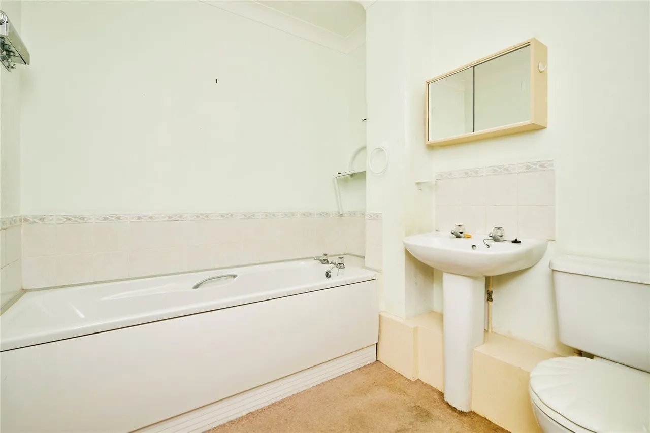 East Hill Road, Ryde, PO33, photo 8