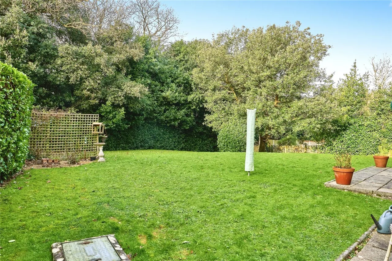 East Hill Road, Ryde, PO33, photo 6