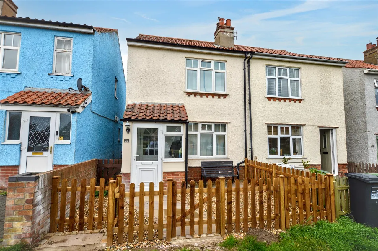 2 bed house for sale, Beeston Back Common, Sheringham, NR26