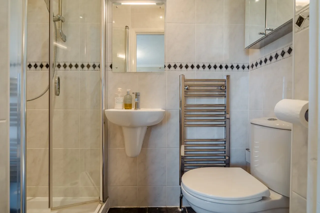 The Chestertons, Bathampton, BA2, photo 10