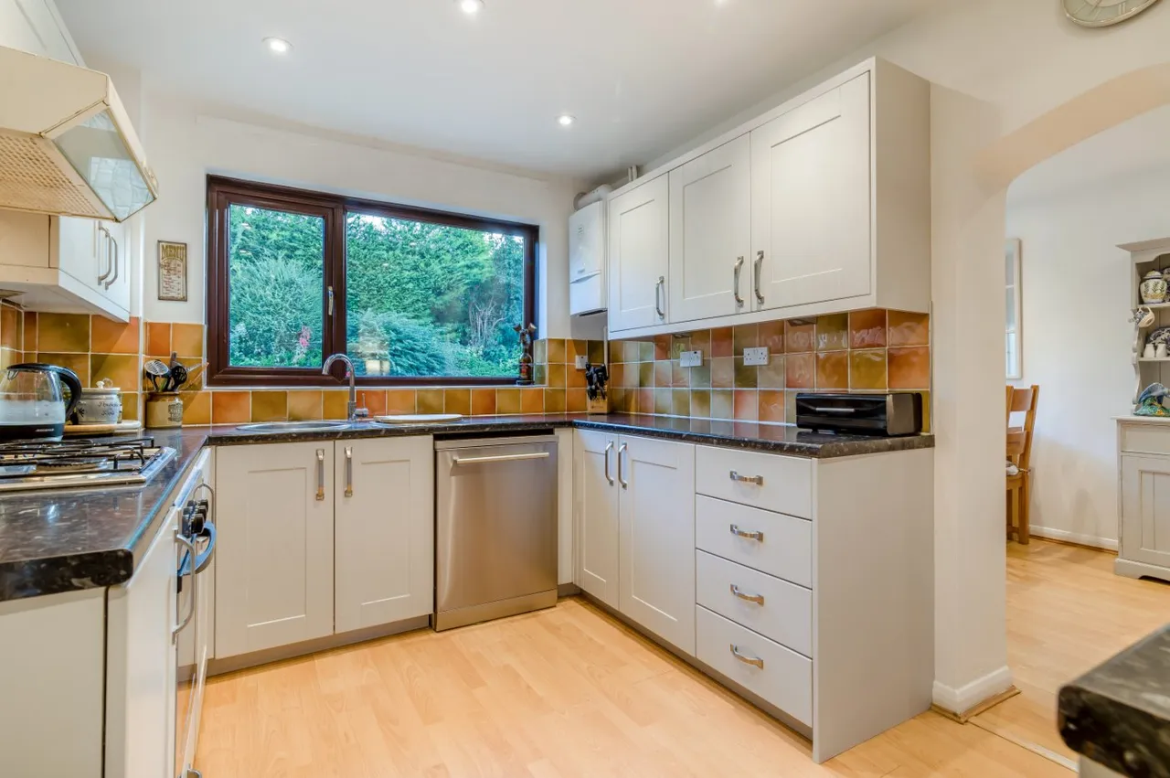 The Chestertons, Bathampton, BA2, photo 5