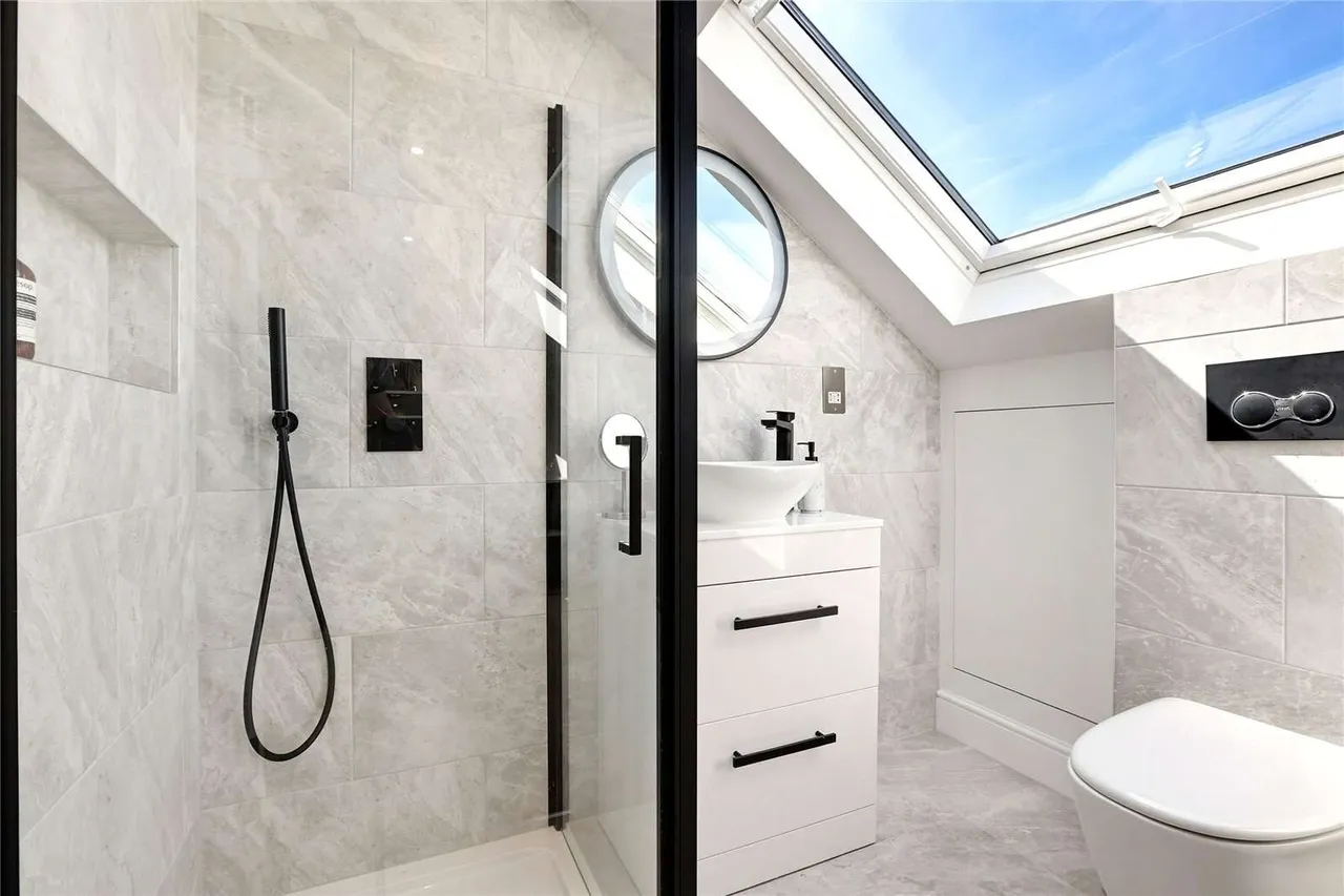 Eastbury Grove, London, W4, photo 12