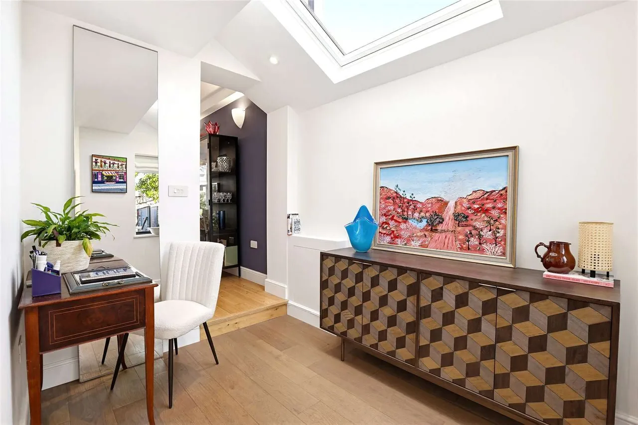 Eastbury Grove, London, W4, photo 8