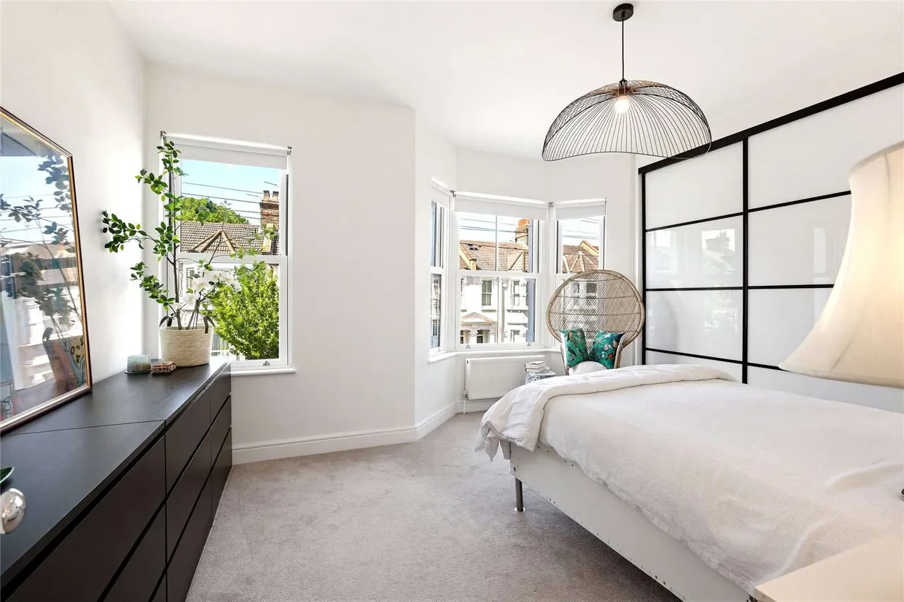 Eastbury Grove, London, W4, photo 10