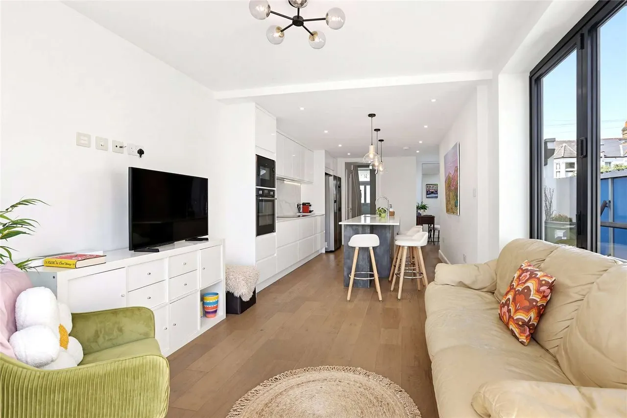 Eastbury Grove, London, W4, photo 5