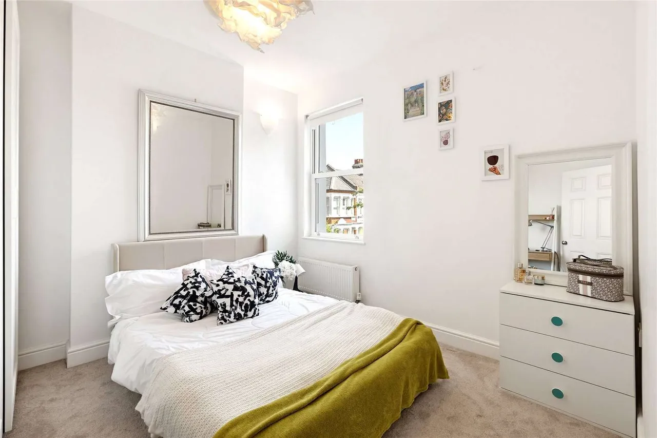 Eastbury Grove, London, W4, photo 14