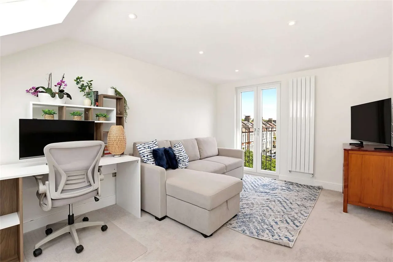 Eastbury Grove, London, W4, photo 13
