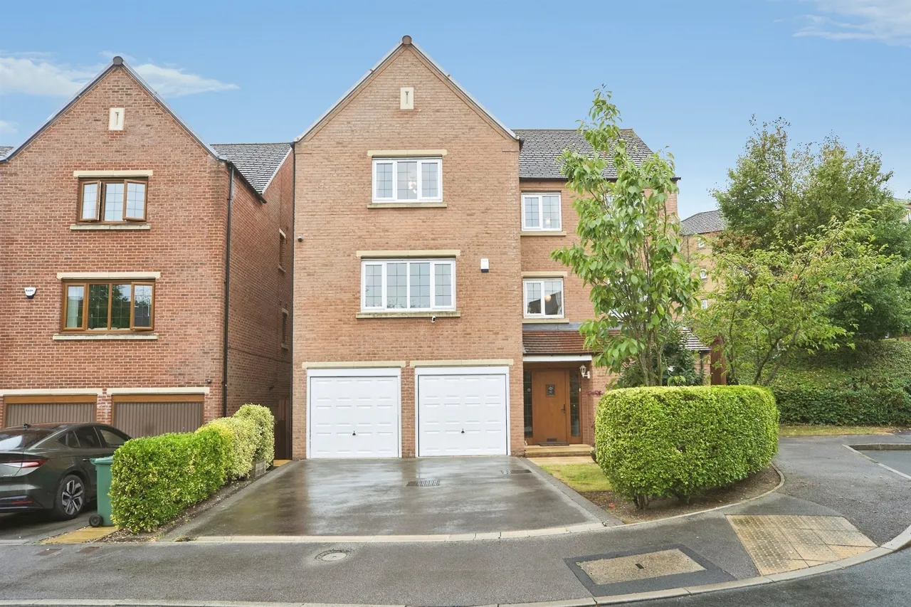 6 bed house for sale — Post Hill View, Pudsey