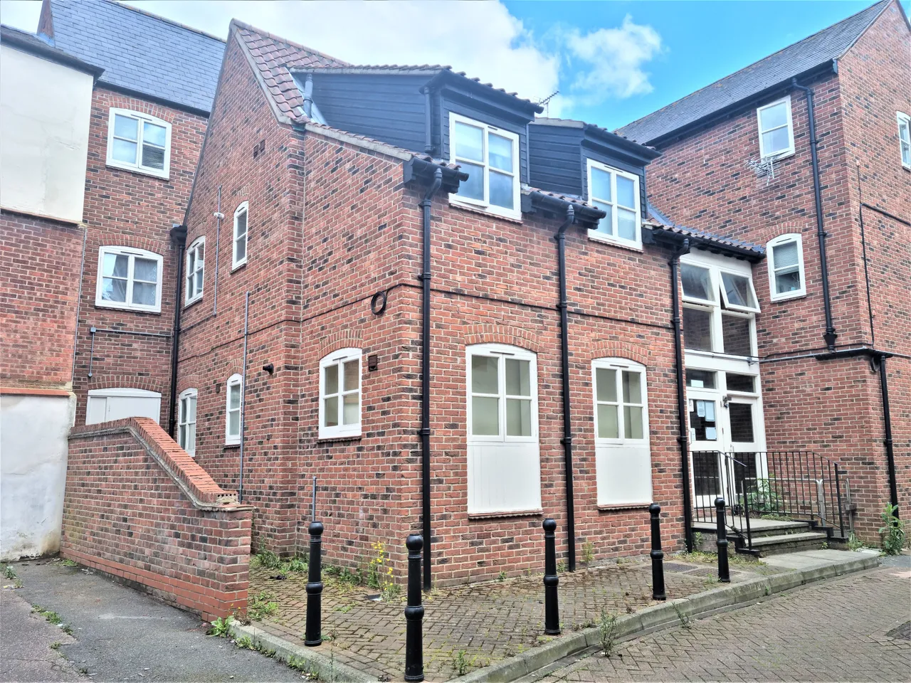 2 bed flat to rent, Friends Court, New Inn Yard, PE13