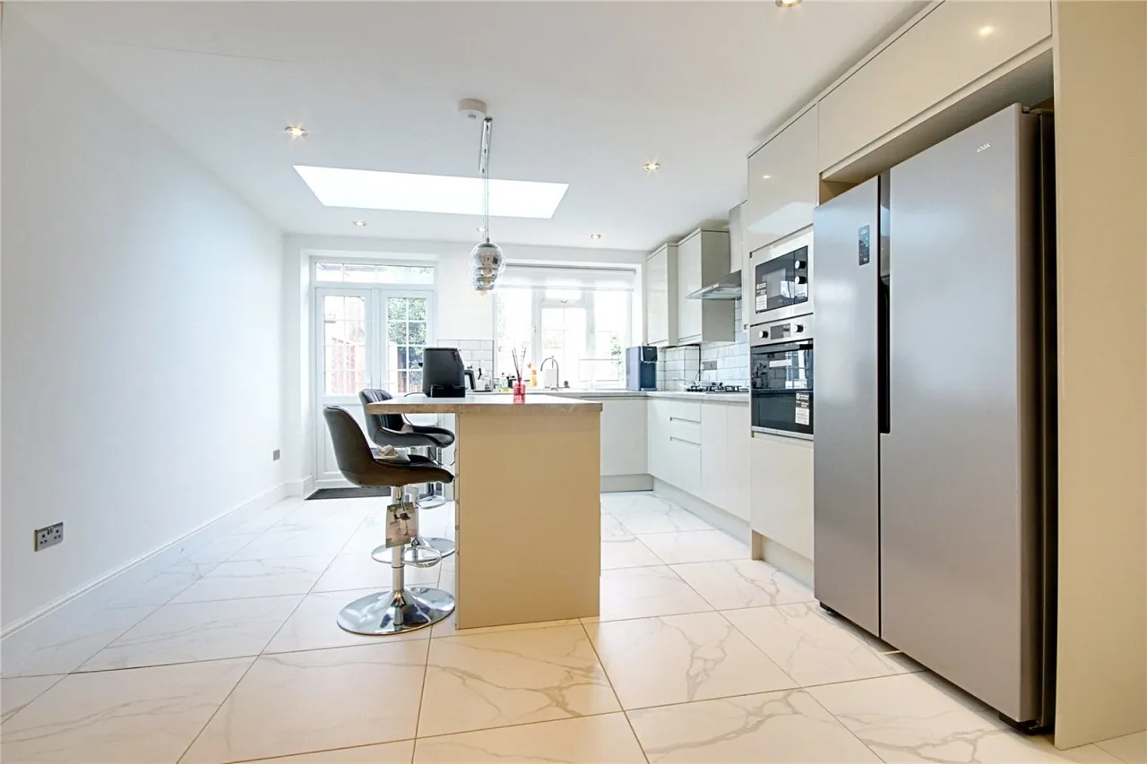 Broadoak Avenue, Enfield, photo 11