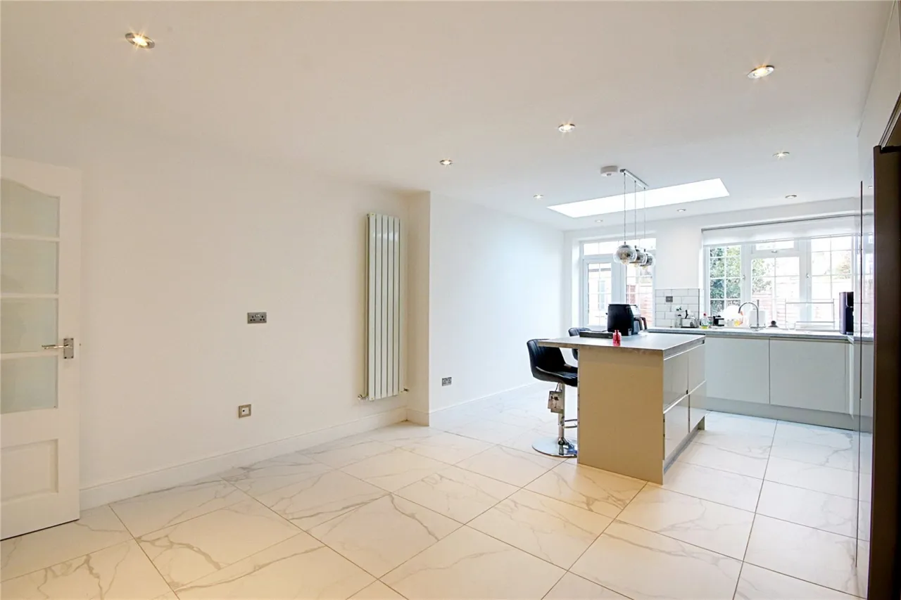 Broadoak Avenue, Enfield, photo 7