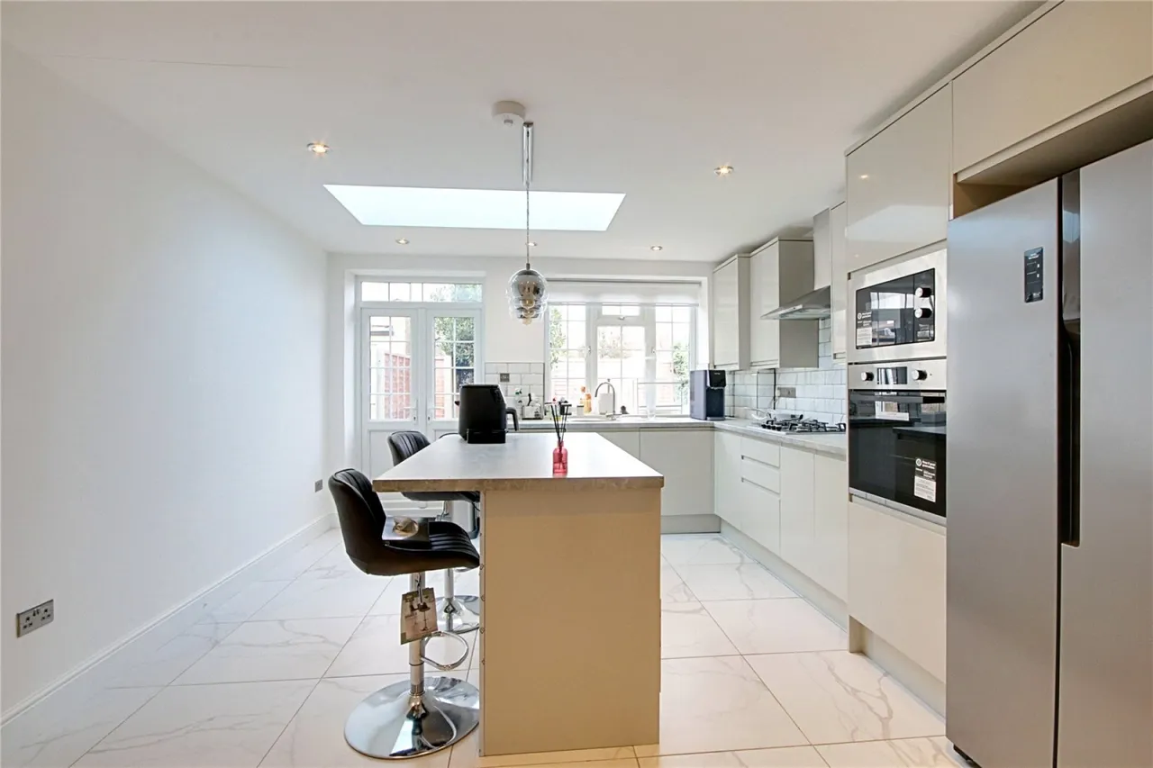 Broadoak Avenue, Enfield, photo 9