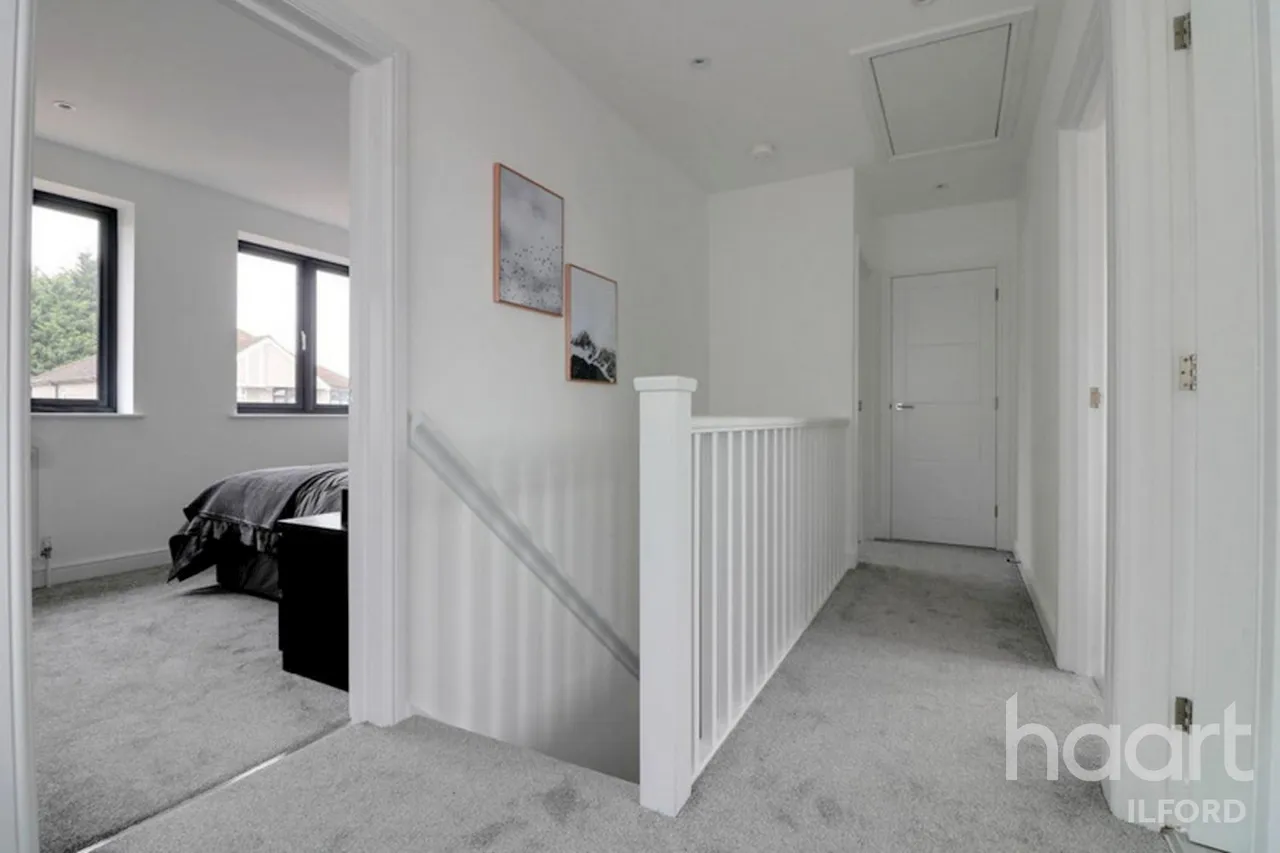 Dunspring Lane, IG5, photo 10
