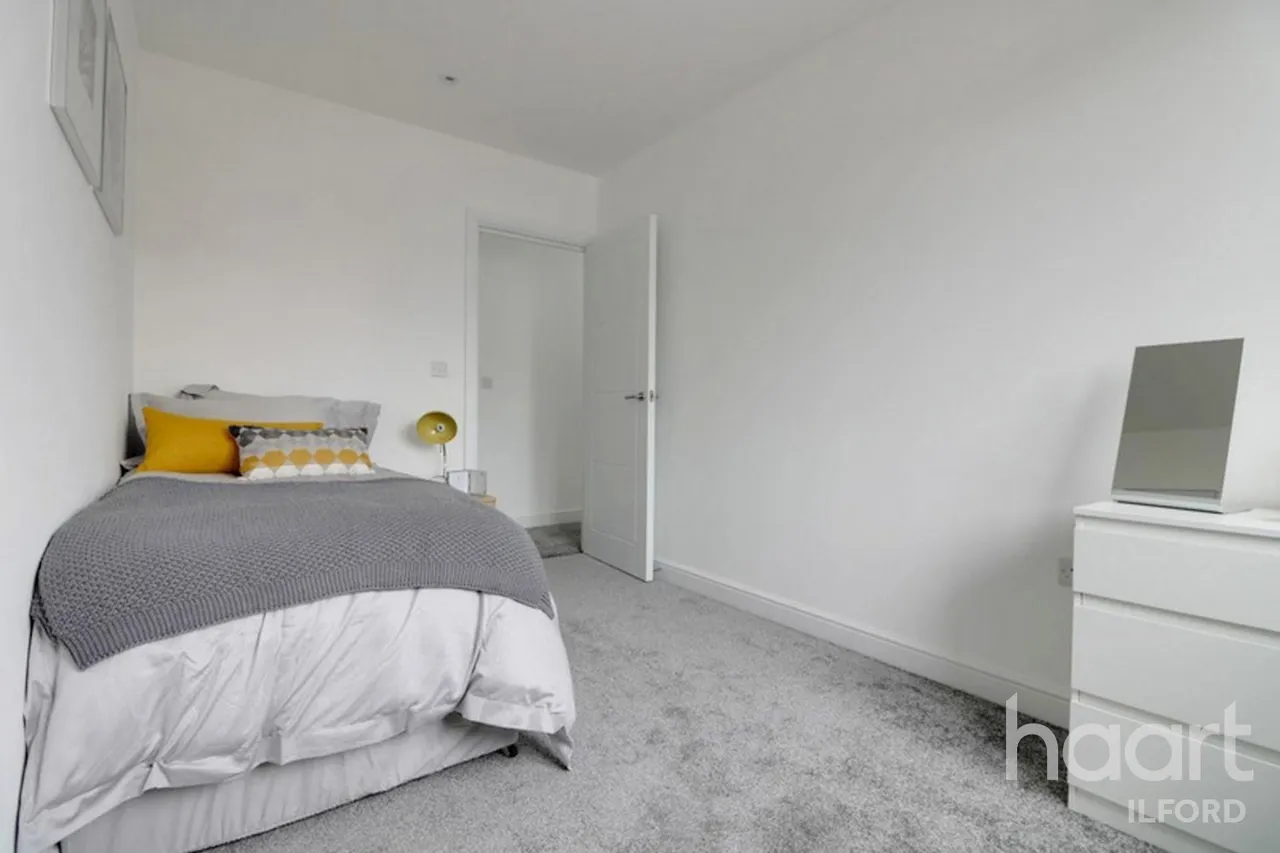 Dunspring Lane, IG5, photo 8