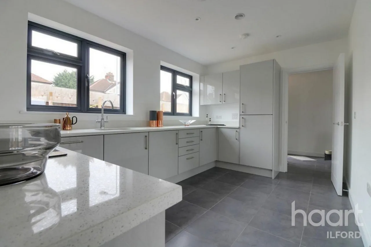 Dunspring Lane, IG5, photo 9