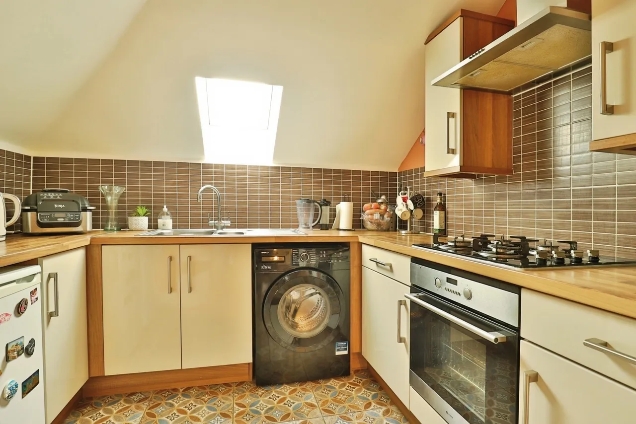 Avon Close, Bournemouth, BH8, photo 3