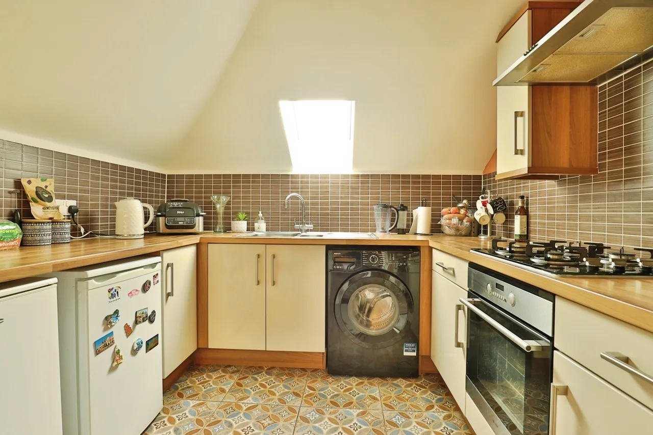 Avon Close, Bournemouth, BH8, photo 12