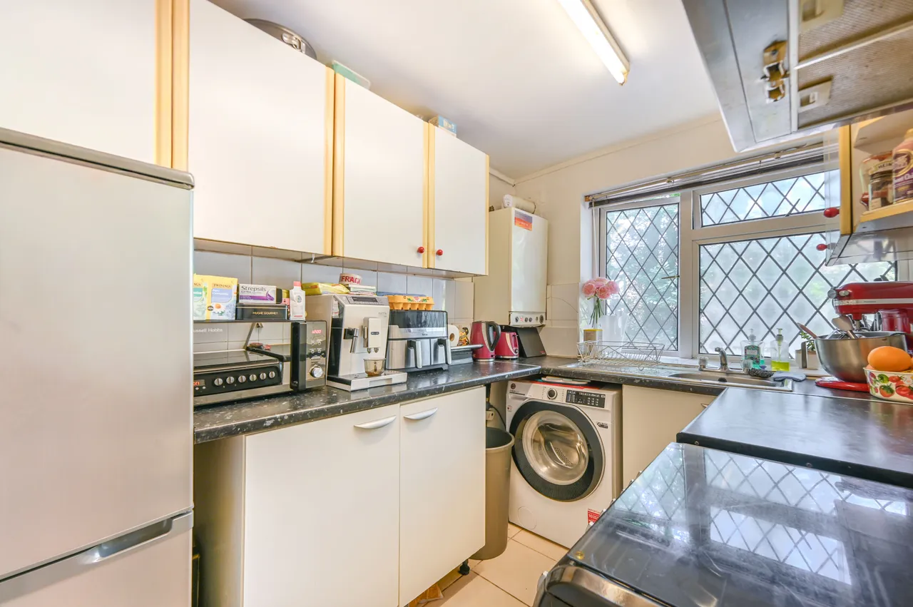 11 Park Court, Wembley, photo 4