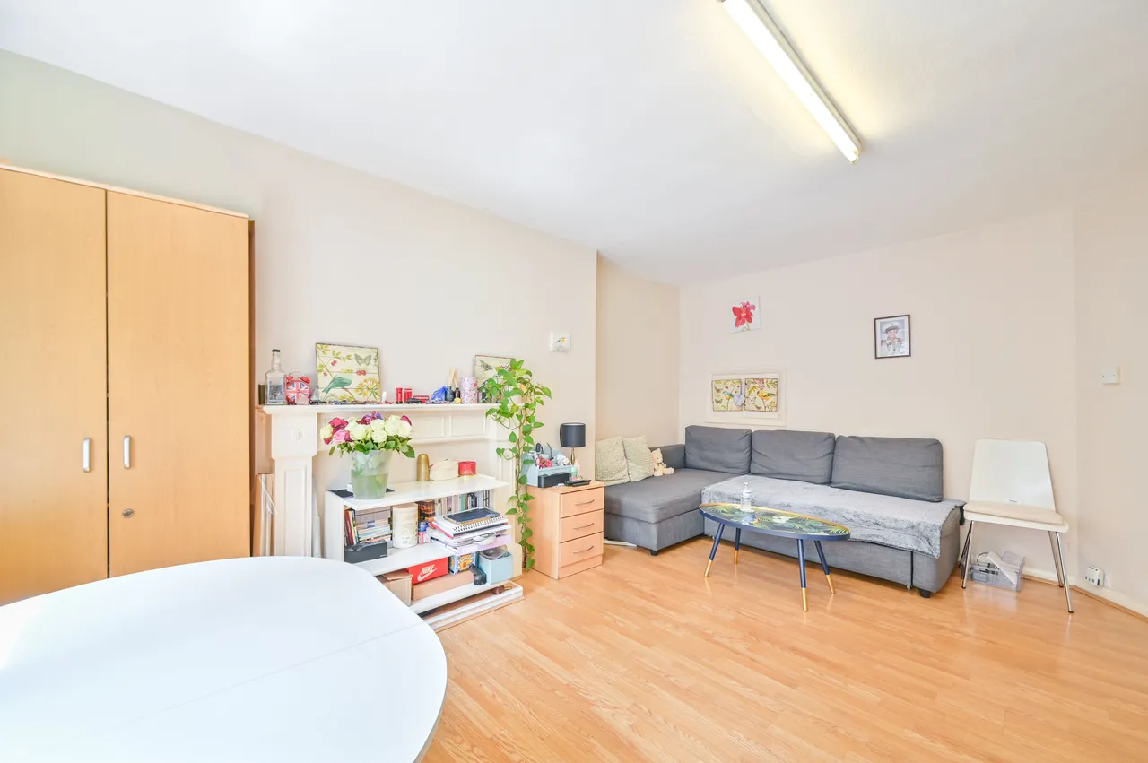 11 Park Court, Wembley, photo 3