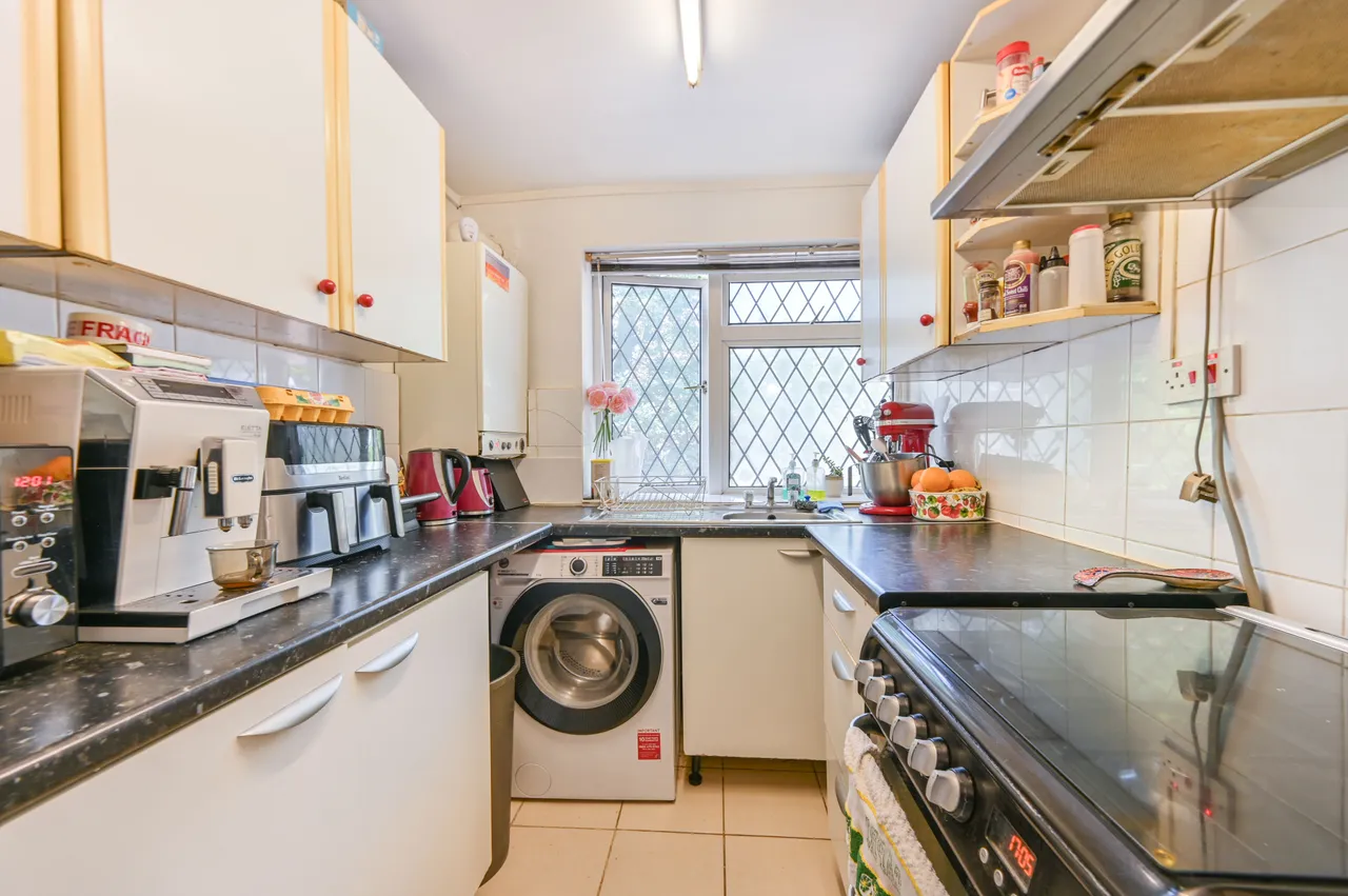 11 Park Court, Wembley, photo 7